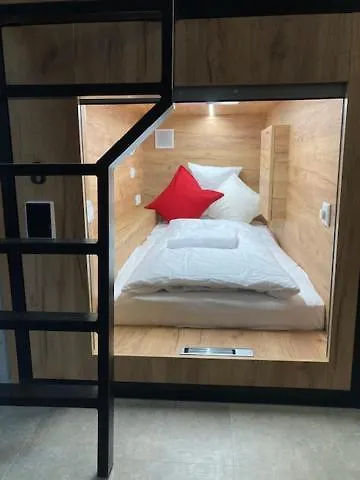Capsule Hostel Zizkov Tower プラハ