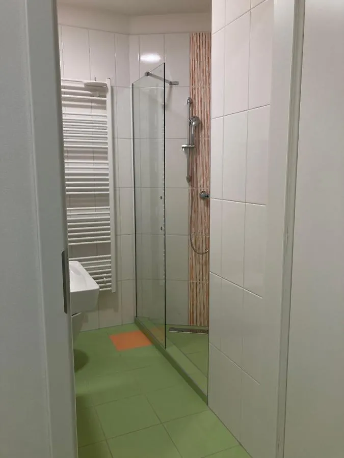 Capsule Hostel Zizkov Tower プラハ