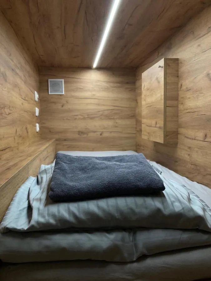 Capsule Hostel Zizkov Tower プラハ