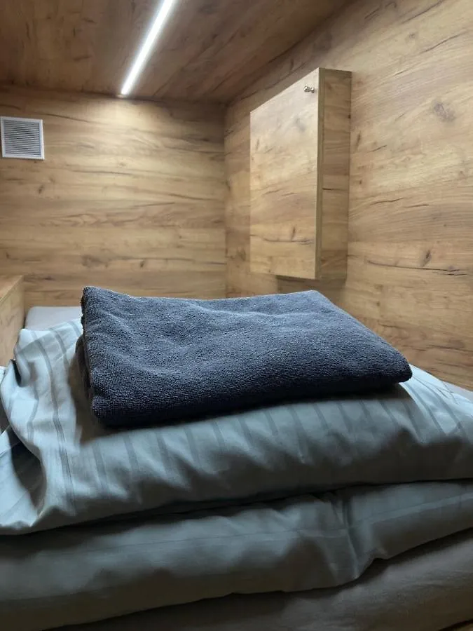 Capsule Hostel Zizkov Tower プラハ