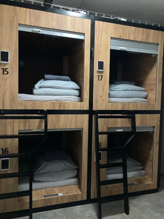 Capsule Hostel Zizkov Tower プラハ