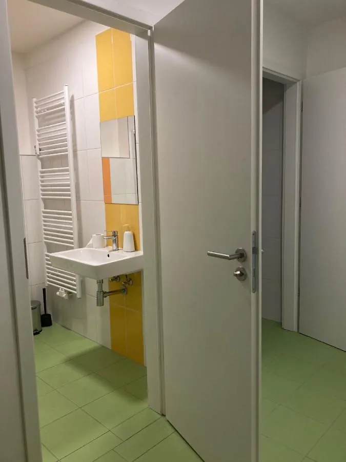 Capsule Hostel Zizkov Tower プラハ 0*,