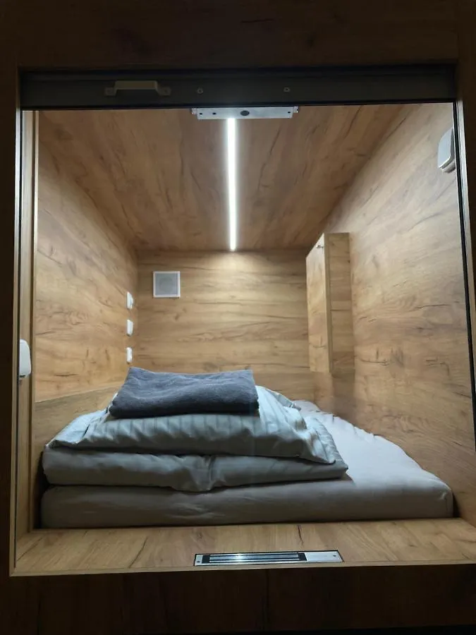 Capsule Hostel Zizkov Tower プラハ